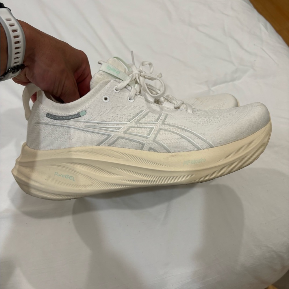 ASICS Gel Nimbus 26: Size 8.5